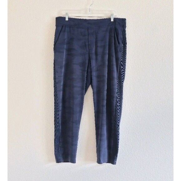 Athleta Brooklyn Ankle Pants Blue Camo Womens Size 16 - Picture 8 of 8